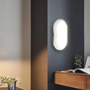 كشاف بيضاوي بجسم أبيض سادة — 20 واط، لون إضاءة أبيض