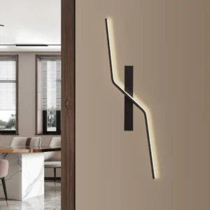 أبليك جداري مودرن أسود — إضاءة ثلاثية 3×20 واط، طول 80 سم، تأثير ساحر