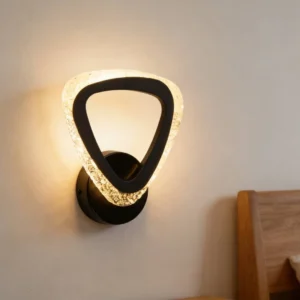 أبليك حائط مودرن أسود — 3 مصابيح × 5 واط، لون الإنارة