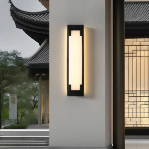 فانوس جداري أسود بإضاءة صفراء 30 واط