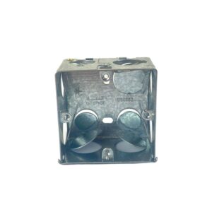 علبة حديدية أرضية منفردة بمقاس 7×7 سم وعمق 4.7 سم