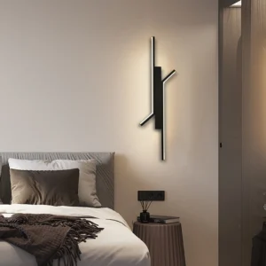 أبليك حائط مودرن أسود بإضاءة صفراء — 9 واط، طول 60 سم