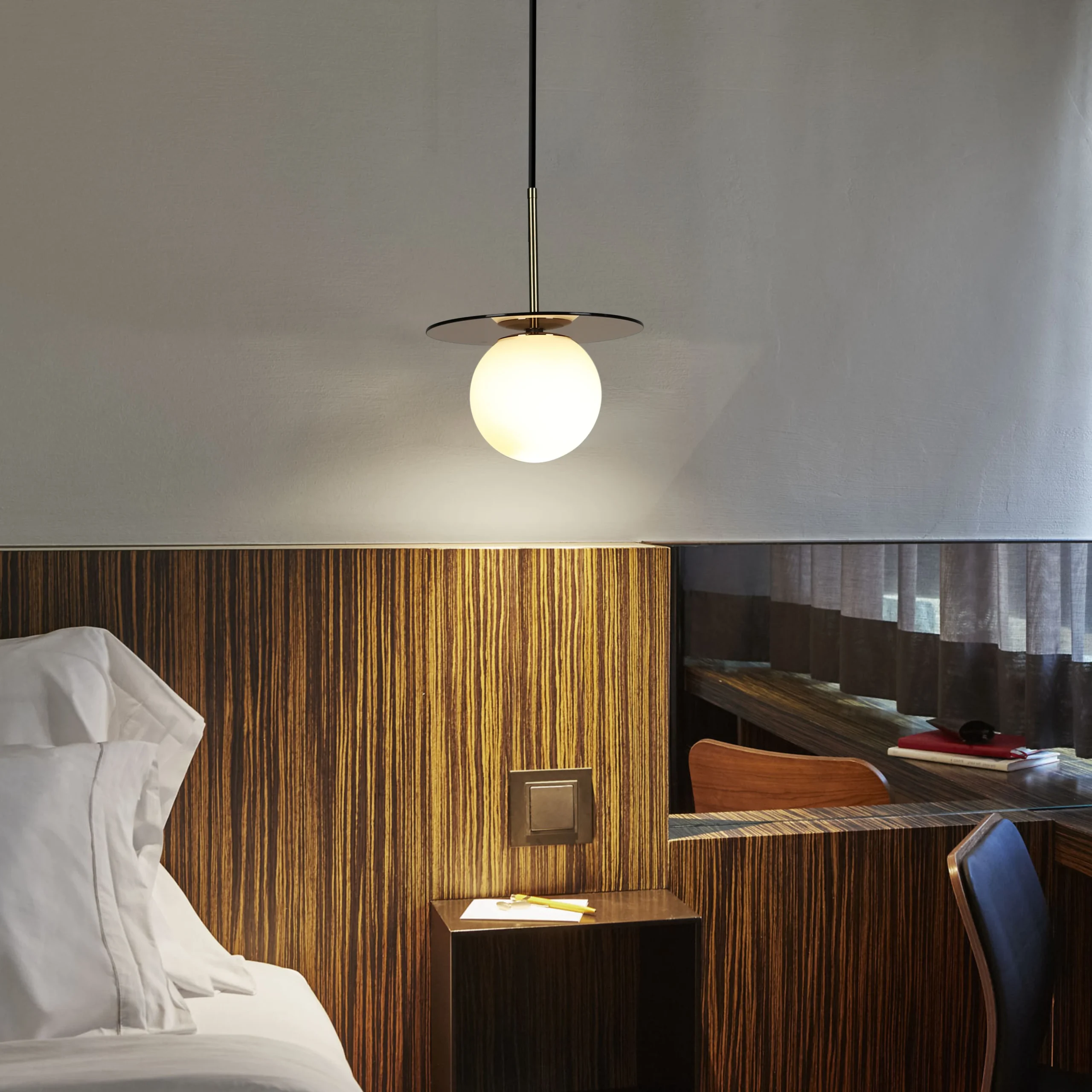 Modern single pendant light in olive and gold color, E27 base, one bulb