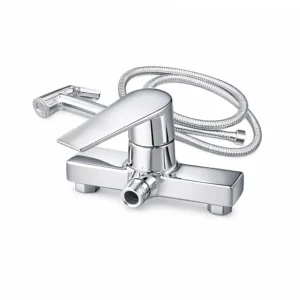 خلاط شطاف جداري VERONA بتشطيب كروم لامع وخرطوم معدني مرن — صنع في إيطاليا