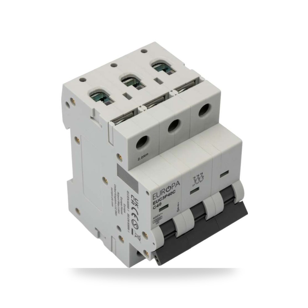 قاطع تيار أوتوماتيكي MCB ثلاثي 40A منحنى C ريمكو للتوريدات الصناعية (Reemco Industrial)
