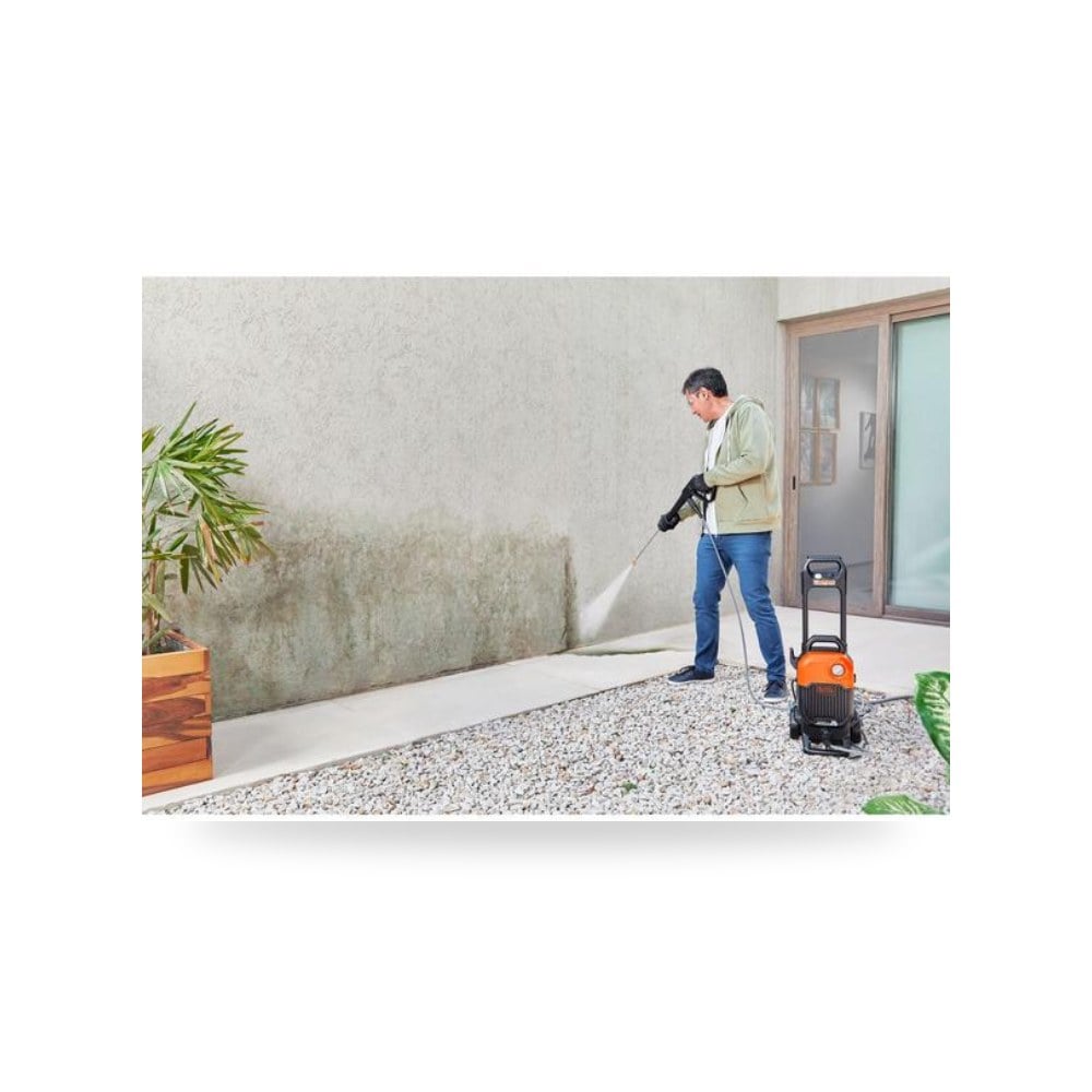 BEPW1700 B5 بلاك آند ديكر جهاز تنظيف يعمل