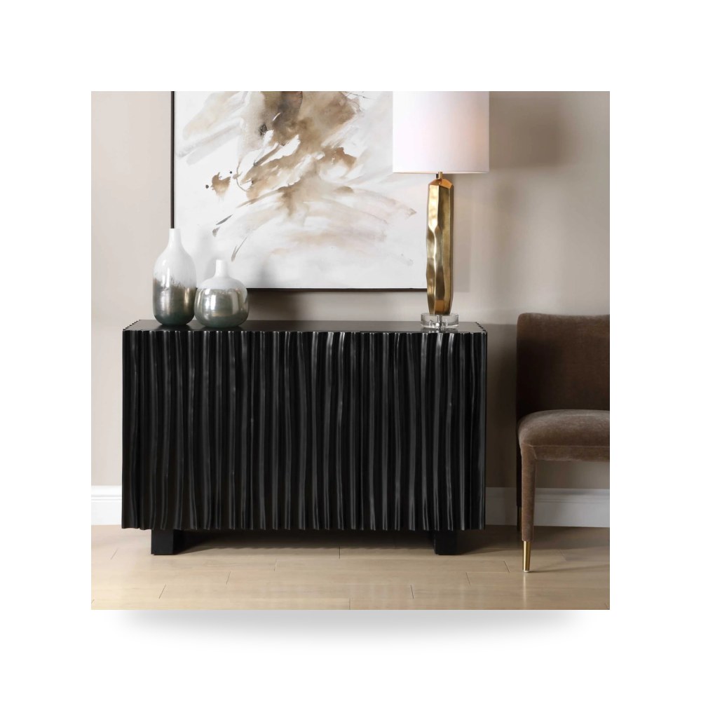 خزانة أسود Mercado Uttermost