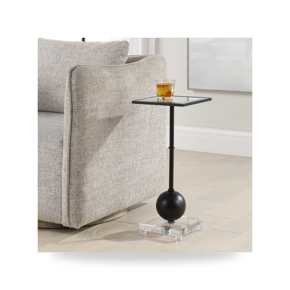 طاولة جانبية لاتون، حديد طبيعي موديل 24502-N-utt Uttermost