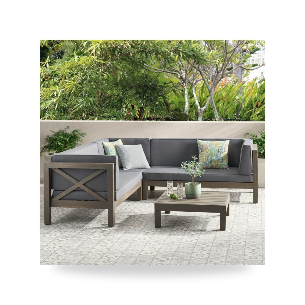 أثاث وتجهيزات خارجية - بأشكاله الناعمة وتعبيراته العصرية وغطائه - من Royal Furniture