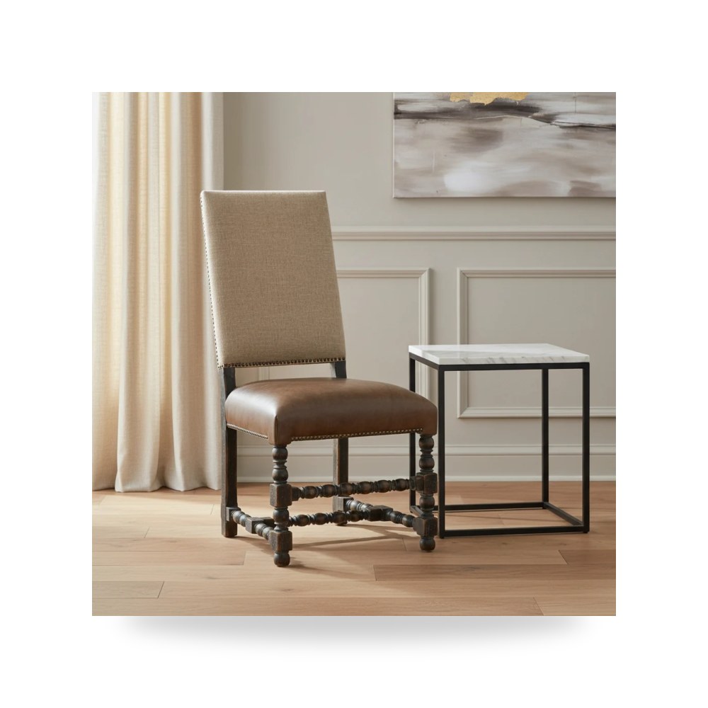 كرسي جلوس بتصميم أنيق - كرسي أحمر Hill Country Comfort - من Hooker Furniture