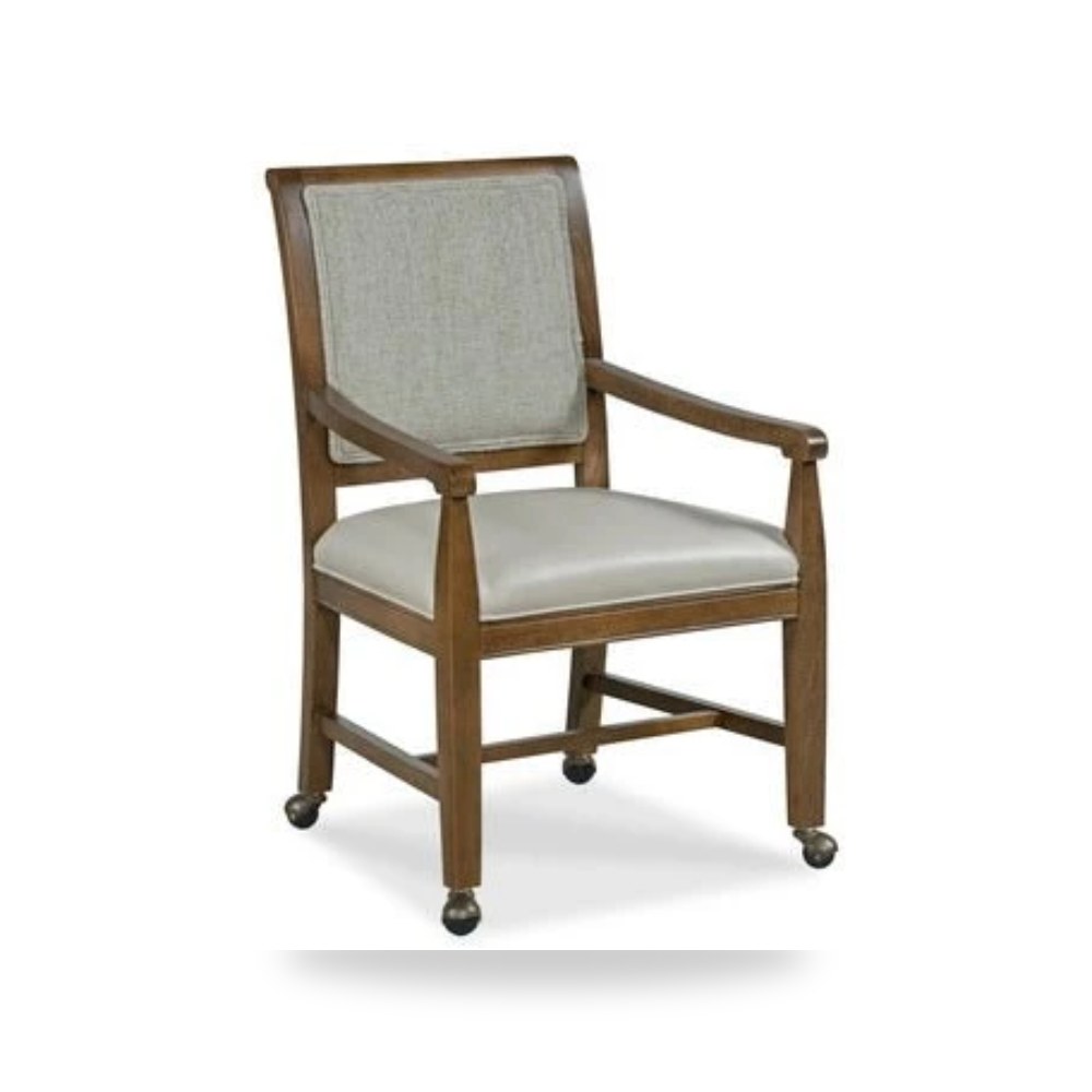 كرسي بذراعين فاخر - Product OverviewLori Arm Chair كرسي بذراعين - من Fairfield Chair