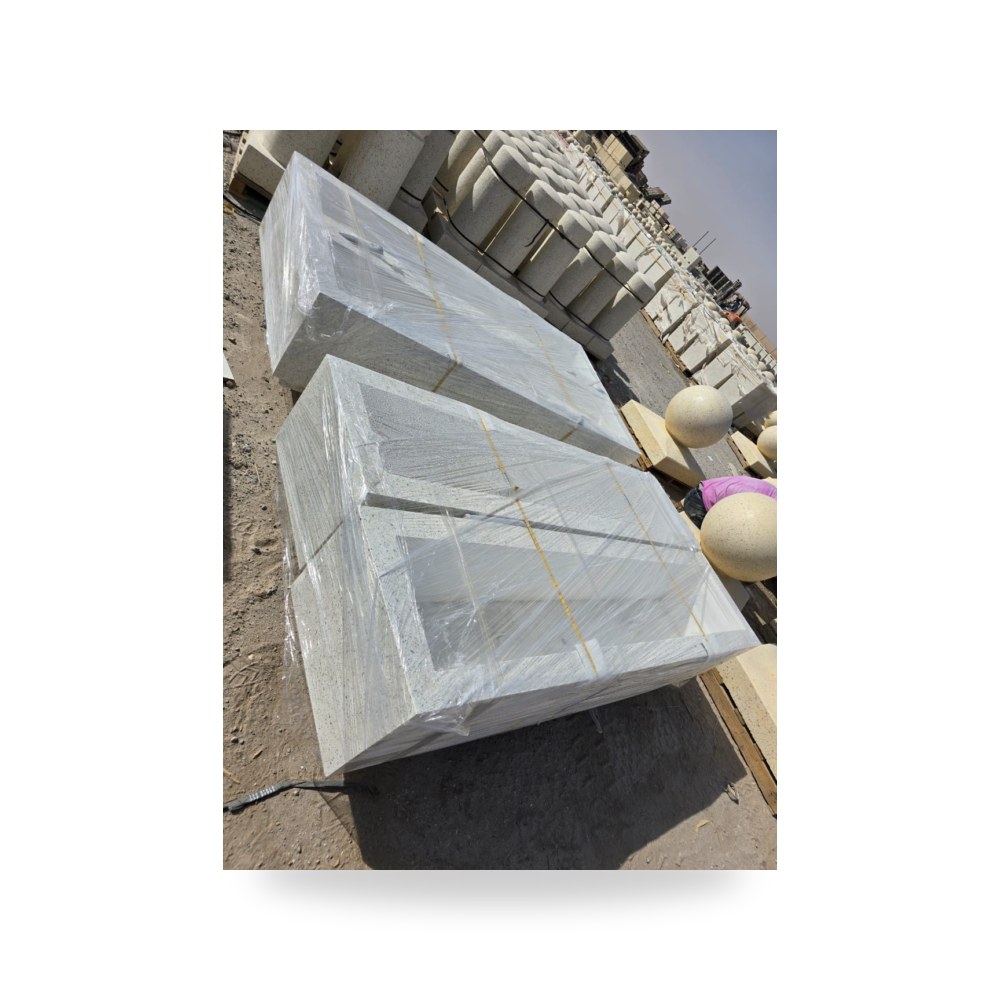 مصدات سيارات خرسانية هرمية الشكل 60 × 50