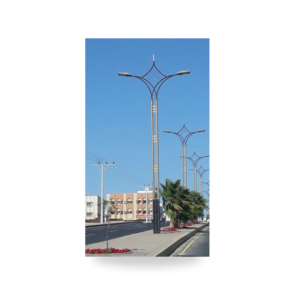 عمود إنارة شوارع مضلع مثمن مجلفن عالي الصلابة مصنع العتيبي لأعمدة الإنارة