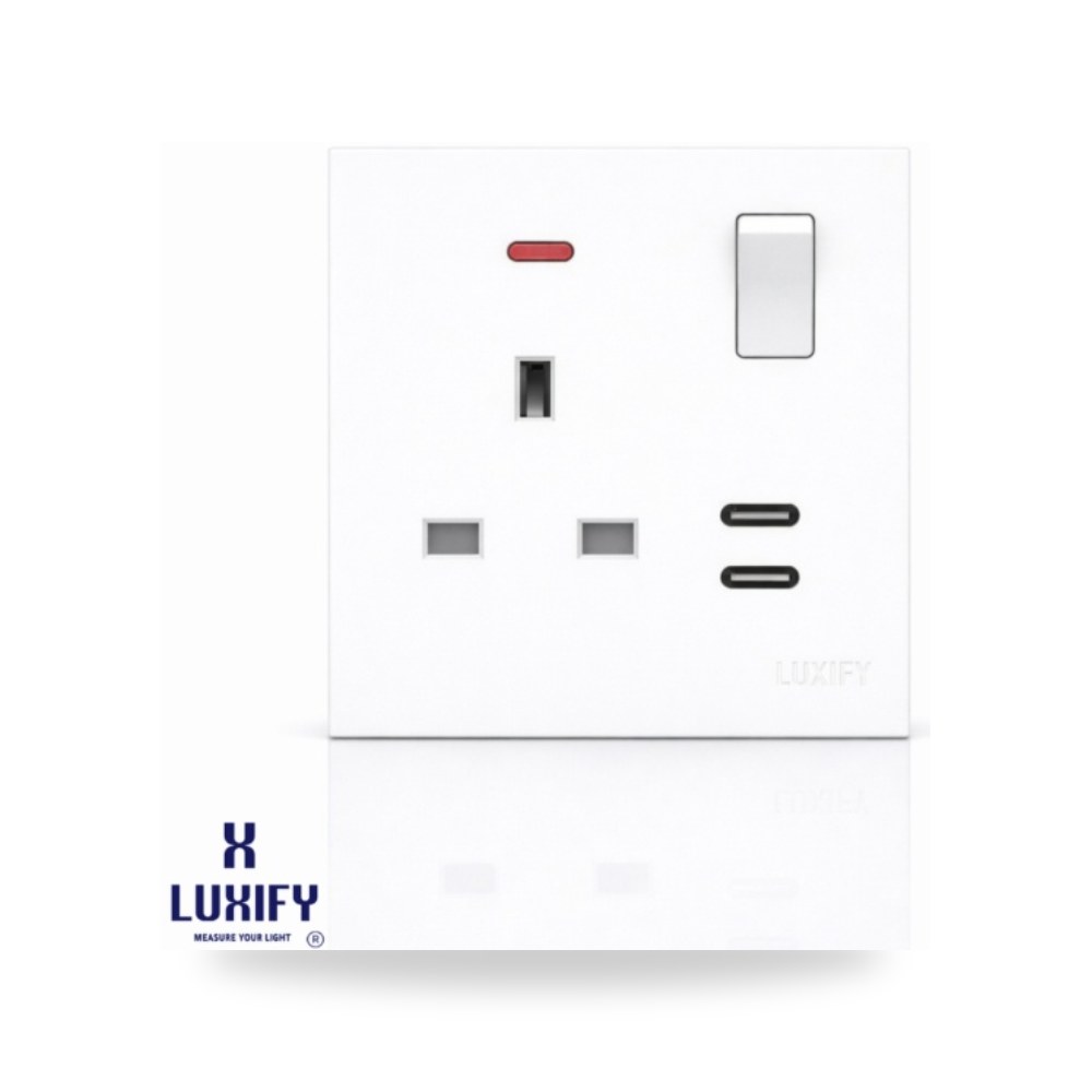 فيش ثلاثي 13A مع 2 تايب سي سليم أبيض 007443 لوكسيفاي (Luxify)